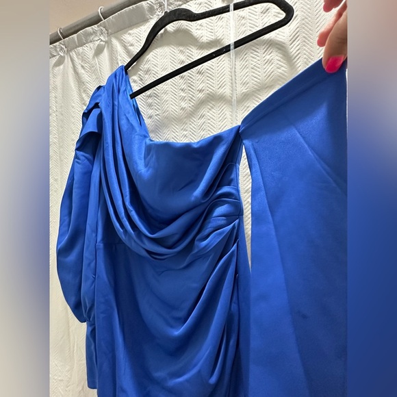 Elegant Blue One-Shoulder Dress - Picture 7 of 8
